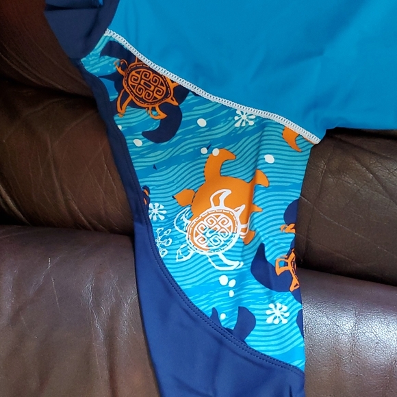 Boy 6/7 yr Rashguard - Picture 5 of 7